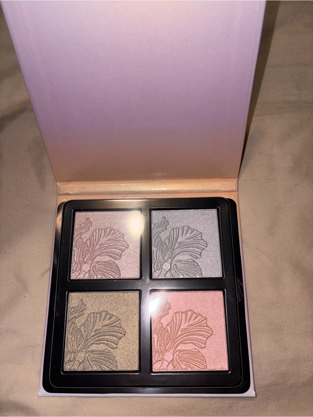 wet n wild megaglo Four-Shade Highlighter Palette NEW